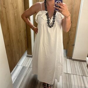 Chic White Dress with Ruffles